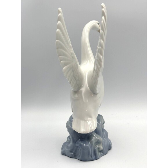 Stunning NAO by Lladro Porcelain Swan Taking Flight from Spain 8” Wedding Decor - Picture 8 of 14
